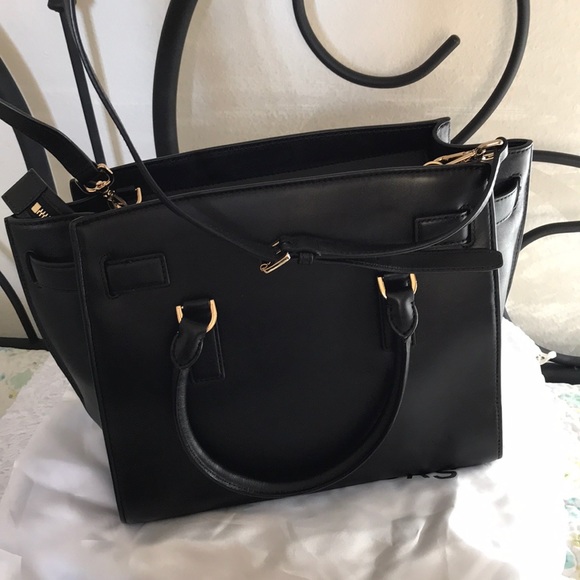 Black Michael Kors satchel with gold hardware - Picture 5 of 8
